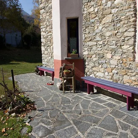 Sleeps 8 Villa Castelveccana