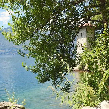 Sleeps 8 Villa *