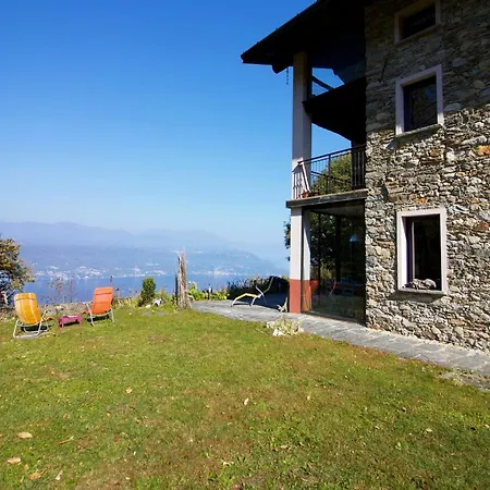 Villa Sleeps 8 Castelveccana