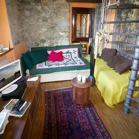Villa Sleeps 8 *